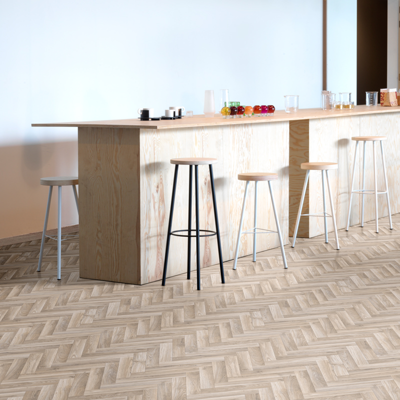 Xtreme Oak Chevron 913M